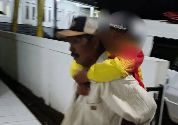 Menanggapi insiden keracunan makanan yang menimpa sejumlah siswa di Desa Cipamingkis, Kecamatan Cidolog, Bupati Sukabumi Asep Japar menyampaikan pernyataan resmi melalui sebuah video yang kini telah tersebar luas di berbagai platform.