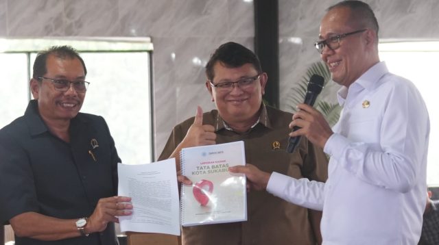 Kota Sukabumi siap memperluas wilayah hingga tujuh kali lipat dengan menggabungkan sembilan kecamatan dari Kabupaten Sukabumi. Langkah ini diharapkan mempercepat pemerataan pembangunan dan pertumbuhan ekonomi.