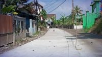Dinas PU Sukabumi melalui UPTD Wilayah III Cicurug melaksanakan betonisasi Jalan Benda–Duren Gede di Desa Kutajaya. Peningkatan infrastruktur ini diharapkan memperlancar mobilitas dan mendukung aktivitas ekonomi warga.