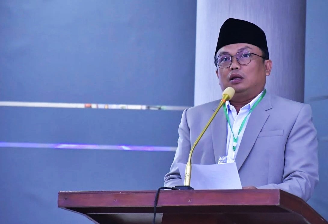 Polemik wakaf uang di Kota Sukabumi kian memanas. Kemenag menegaskan hanya memberi rekomendasi, sementara DPRD meminta penghentian sementara pengelolaan oleh Yayasan Doa Bangsa.