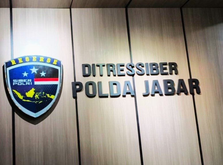 Ketua GAPURA RI, Hakim Adanora, menilai laporan DPRD Sukabumi terhadap Mang Kifly keliru. Kritik rakyat soal Dana Pokir tidak bisa dipidanakan sebagai pencemaran nama baik karena menyangkut kepentingan publik.