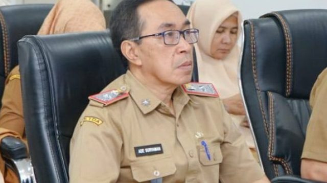 Pemerintah Kabupaten Sukabumi keluarkan arahan jelang aksi unjuk rasa 1 September 2025. Sekda Ade Suryaman instruksikan ASN tidak gunakan kendaraan dinas, berpakaian bebas rapi, dan sekolah lakukan pembelajaran daring.