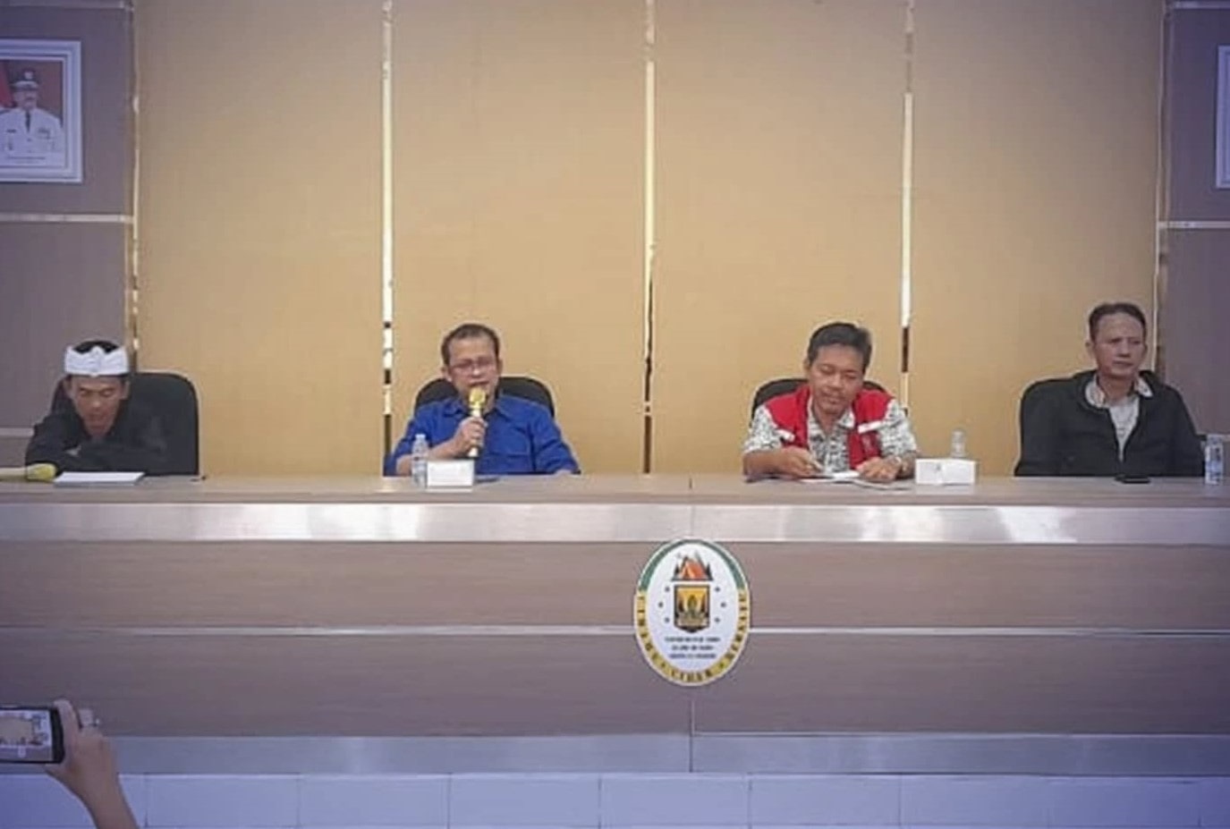 Dinas PU Kabupaten Sukabumi menghadiri sosialisasi pra konstruksi proyek pembangunan Irigasi Cikurung Manglad yang digelar BBWS Citarum di Desa Cidahu. Proyek ini diharapkan meningkatkan produktivitas pertanian dan kesejahteraan petani.