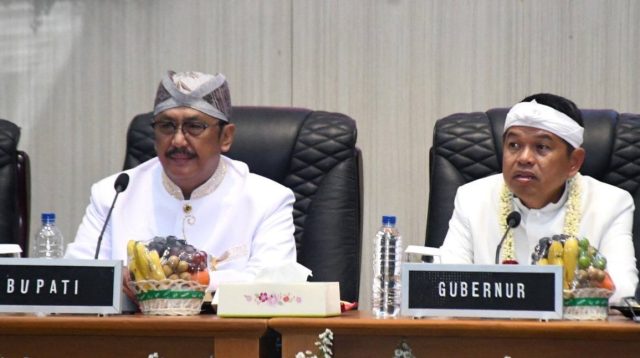 Gubernur Jawa Barat Dedi Mulyadi menegaskan pentingnya percepatan pemekaran Kabupaten Sukabumi. Dengan penduduk lebih dari 2,6 juta jiwa dan wilayah terluas di Jabar, pemekaran dinilai solusi untuk pemerataan pembangunan, efisiensi anggaran, serta peningkatan pelayanan publik.