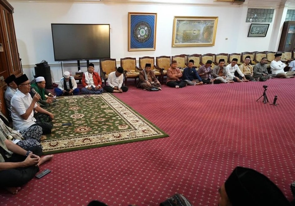 Wali Kota Sukabumi Ayep Zaki menegaskan penguatan BUMD dan BLUD sebagai kunci pembangunan berkelanjutan. Kinerja PDAM meningkat, program wakaf dan UMKM berjalan, serta program penanganan kemiskinan ekstrem terus digulirkan.