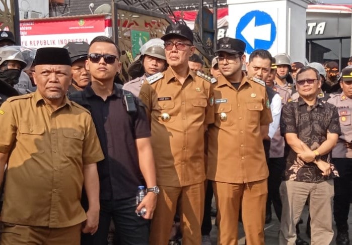 Aksi besar bertajuk Gerakan Amarah Rakyat Sukabumi pada 1 September 2025 akhirnya berakhir damai. Massa membubarkan diri setelah Wali Kota Sukabumi Ayep Zaki sepakat mencabut tunjangan DPRD, termasuk THR, perumahan, dan transportasi.