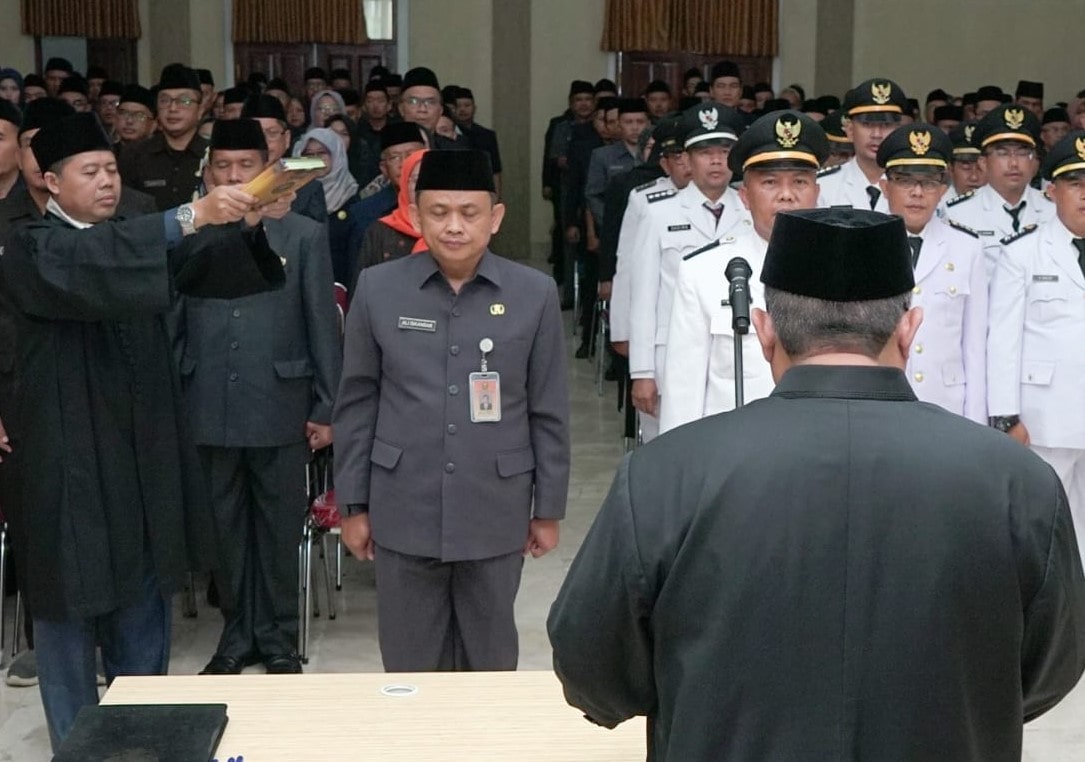 Pemkab Sukabumi membuka seleksi terbuka Jabatan Pimpinan Tinggi Pratama 2025 untuk empat posisi strategis. ASN se-Jawa Barat bisa mendaftar secara daring di laman BKPSDM Sukabumi.
