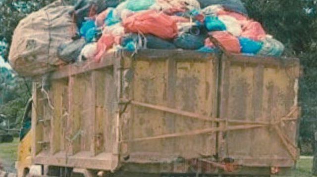 Operasi overload disebut menjadi praktik rutin dalam pengangkutan sampah di Kabupaten Sukabumi akibat minimnya jumlah armada, sehingga truk kerap dipaksa mengangkut muatan melebihi kapasitas.
