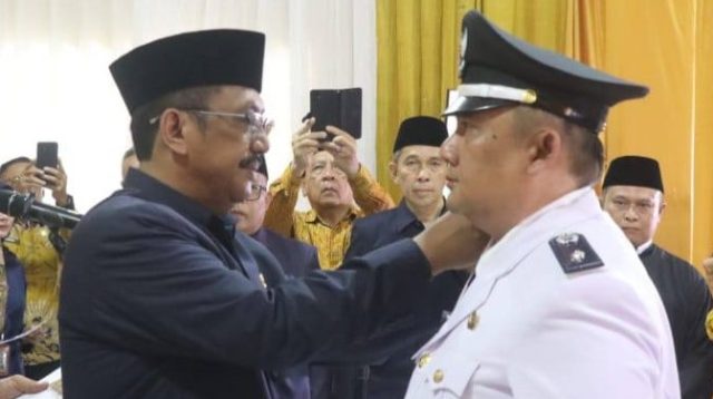 Bupati Sukabumi H.Asep Japar melantik Hilman Nulhakim sebagai Kepala Desa Pawenang, Kecamatan Nagrak, Sabtu, 29 November 2025.
