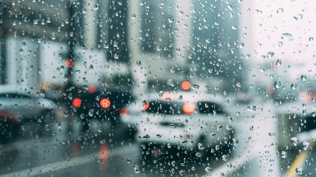 BMKG memperingatkan potensi hujan lebat dan cuaca ekstrem di Jawa Barat pada 11–20 November 2025. Sukabumi berstatus Awas, sedangkan Bogor, Cianjur, dan sejumlah daerah lainnya Siaga. Waspadai banjir dan longsor.