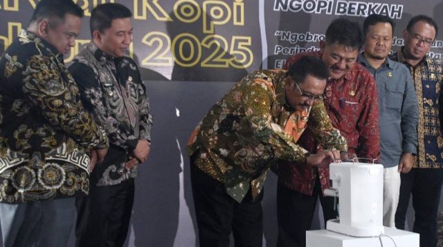 Bupati menyebut Sukabumi memiliki potensi agraria yang kuat sebagai sentra kopi Jawa Barat. Lebih dari 1.000 hektare lahan kopi arabika tersebar di wilayah Gegerbitung, Sukaraja, Kadudampit, dan Kabandungan. Kopi arabika Sukabumi tumbuh di ketinggian 1.000–1.400 mdpl di lereng Gunung Gede dan Halimun, yang menghasilkan cita rasa khas dan berpotensi masuk kategori specialty grade.