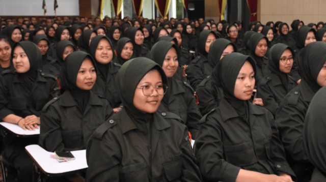 BGN pastikan gaji petugas Program Makan Bergizi Gratis segera cair. Keterlambatan bukan karena anggaran, melainkan kendala teknis administratif.