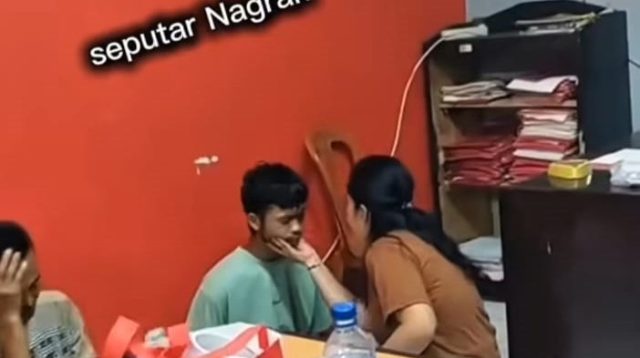 Seorang siswi SMP di Nagrak, Sukabumi, nyaris menjadi korban percobaan rudapaksa di gang sepi saat berangkat sekolah. Kasus ini viral setelah diposting pertama kali oleh akun Facebook Ahmad Afwani. Pelaku, seorang tukang bakso, berhasil diamankan warga.