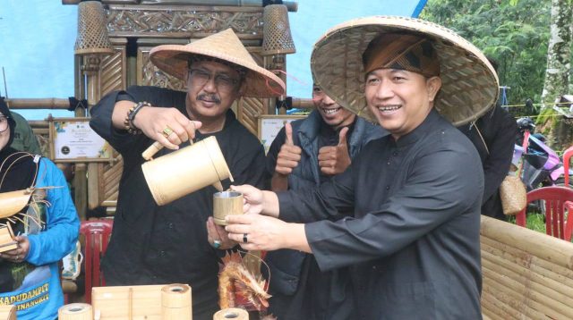 Pemerintah Kabupaten Sukabumi menggelar Festival Eksplorasi Pariwisata 2025 di Objek Wisata Cinumpang, Kecamatan Kadudampit, sebagai upaya mengangkat potensi wisata, budaya, dan UMKM guna mendorong perekonomian masyarakat.