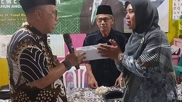 Anggota DPRD Jawa Barat Komisi I, Drs. H. Yusuf Ridwan, melaksanakan pengawasan penyelenggaraan pemerintahan sekaligus menyalurkan bantuan sarana pendidikan keagamaan kepada MDTA Nurul Hikmah di Gunung Guruh, Kabupaten Sukabumi.