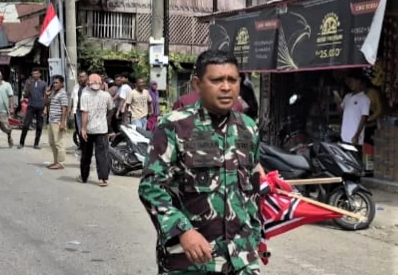 Danrem 011/Lilawangsa Kolonel Inf Ali Imran turun langsung membubarkan aksi pengibaran bendera Bulan Bintang di Lhokseumawe. Situasi terkendali.
