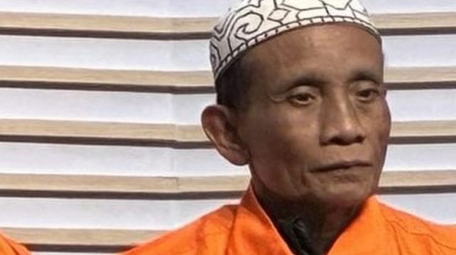 Sosok HM Kunang, Kepala Desa Sukadami yang dikenal sebagai jawara dan tokoh berpengaruh di Bekasi–Karawang, kini menjadi sorotan setelah dikabarkan ikut ditahan KPK dalam OTT bersama Bupati Bekasi Ade Kuswara Kunang.