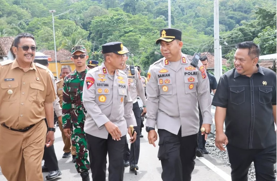 Ketua DPRD Kabupaten Sukabumi, Budi Azhar Mutawali, bersama Bupati H. Asep Japar, Wakil Bupati H. Andreas, serta unsur Forkopimda turut mendampingi Kunjungan Kerja Kapolda Jawa Barat, Irjen Dr. Rudi Setiawan, dalam rangka pengecekan kesiapan Operasi Lilin Lodaya 2025 di Cisolok, Senin (8/12/2025).