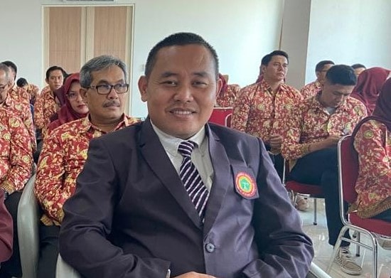 Masykur Alawi resmi menjabat Kepala Dinas Kesehatan Kabupaten Sukabumi setelah dilantik bersama tiga pejabat eselon IIb lainnya. Bupati Asep Japar menekankan pentingnya profesionalitas dan budaya kerja kompak untuk meningkatkan kualitas pelayanan publik.