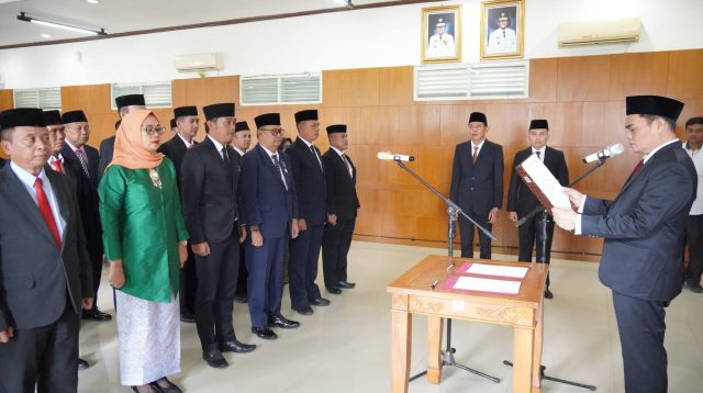 Sebanyak 21 camat di Kabupaten Sukabumi resmi dilantik sebagai Pejabat Pembuat Akta Tanah Sementara (PPATS). Pemerintah daerah menekankan pelayanan pertanahan yang profesional, transparan, dan berintegritas guna memperkuat kepastian hukum tanah serta mendukung program strategis nasional.