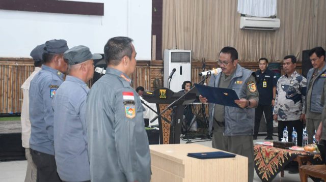 Pemerintah Kabupaten Sukabumi mengukuhkan 386 komandan regu dan 10.852 anggota Satlinmas dan Satgas Linmas untuk memperkuat ketertiban dan perlindungan masyarakat.