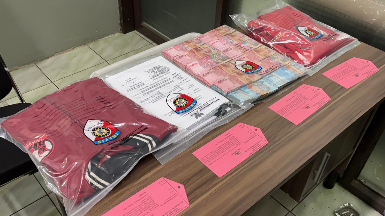 Kepolisian Resor Sukabumi melalui Unit Tindak Pidana Korupsi (Tipidkor) Satreskrim berhasil mengungkap dugaan tindak pidana korupsi Dana Desa pada program Bantuan Langsung Tunai (BLT Desa) Tahun Anggaran 2020 hingga 2022 di Desa Karangtengah, Kecamatan Cibadak, Kabupaten Sukabumi.