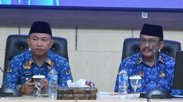 Program unggulan kesehatan satu desa satu dokter yang dijanjikan Bupati dan Wakil Bupati Sukabumi Asep Japar–Andreas kembali menjadi sorotan publik. Menjelang satu tahun pemerintahan, realisasi program tersebut dinilai belum dirasakan secara luas oleh masyarakat desa.