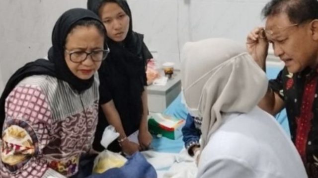 Wakil Kepala Badan Gizi Nasional (BGN), Nanik Sudaryati Deyang, menegaskan bahwa masyarakat diperbolehkan mengunggah gambar maupun video menu Makan Bergizi Gratis (MBG) yang dikonsumsi anak-anak ke media sosial, baik menu yang dinilai layak maupun yang bermasalah. Menurut Nanik, tidak ada larangan bagi orang tua siswa, guru, maupun pihak lain untuk membagikan dokumentasi menu MBG, termasuk jika menu tersebut dinilai tidak sesuai dengan pagu anggaran yang telah ditetapkan sebesar Rp10 ribu per porsi.