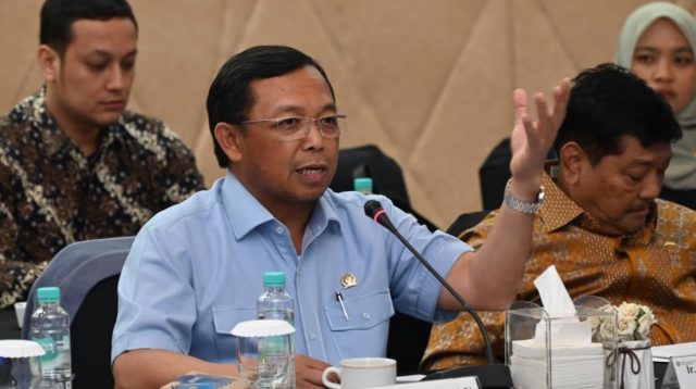 Partai Demokrat menegaskan sejalan dengan Presiden Prabowo Subianto mendukung opsi pilkada melalui DPRD sebagai mekanisme sah dalam demokrasi.