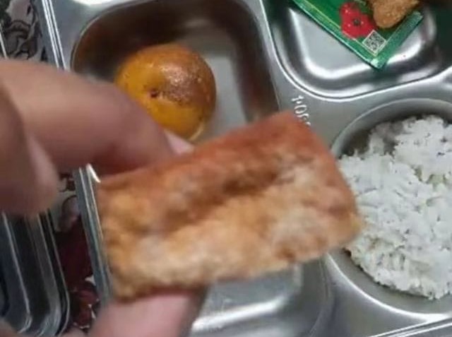 Dugaan keracunan massal yang menimpa siswa SDN Bojongkopo, Desa Loji, Kecamatan Simpenan, Kabupaten Sukabumi, resmi dilaporkan ke polisi. Sejumlah siswa mengalami mual dan muntah usai mengonsumsi menu Makan Bergizi Gratis (MBG).