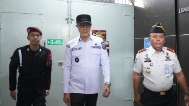 Wali Kota Sukabumi Ayep Zaki menargetkan PAD 2026 mencapai Rp650 miliar dengan membentuk Tim 10 dan mengoptimalkan sektor pajak potensial.