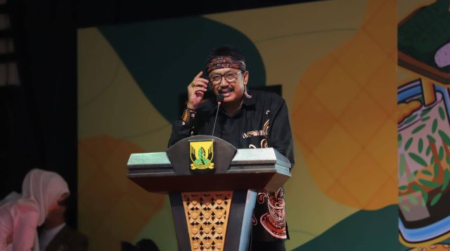 Bupati Sukabumi Asep Japar menegaskan akan mencoret kontraktor yang tidak bekerja maksimal dalam proyek pemerintah. Ia meminta pembangunan infrastruktur di Sukabumi dilakukan sesuai spesifikasi dan berkualitas demi kepentingan masyarakat.