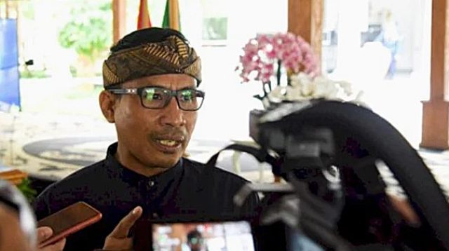 KADISDIK (1) Pemprov Jawa Barat menganggarkan Rp112,5 miliar untuk pembangunan 24 unit sekolah baru pada 2026. Program ini melanjutkan pembangunan 12 sekolah pada 2025 guna memperluas akses pendidikan.