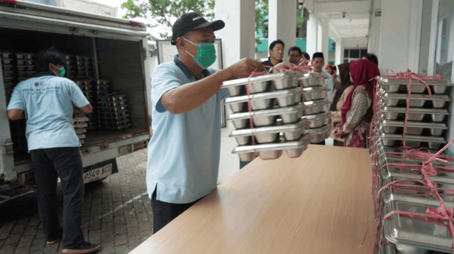 BGN mengklaim penghematan Rp5 triliun selama libur Lebaran 2026 saat program Makan Bergizi Gratis dihentikan sementara. Program akan kembali berjalan 31 Maret.