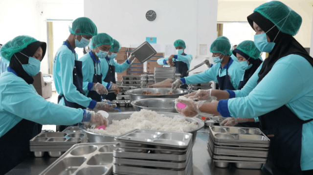 Serapan anggaran program Makan Bergizi Gratis hingga 9 Maret 2026 mencapai Rp44 triliun atau 13,1 persen dari total APBN Rp335 triliun dan telah menjangkau 61,62 juta penerima.