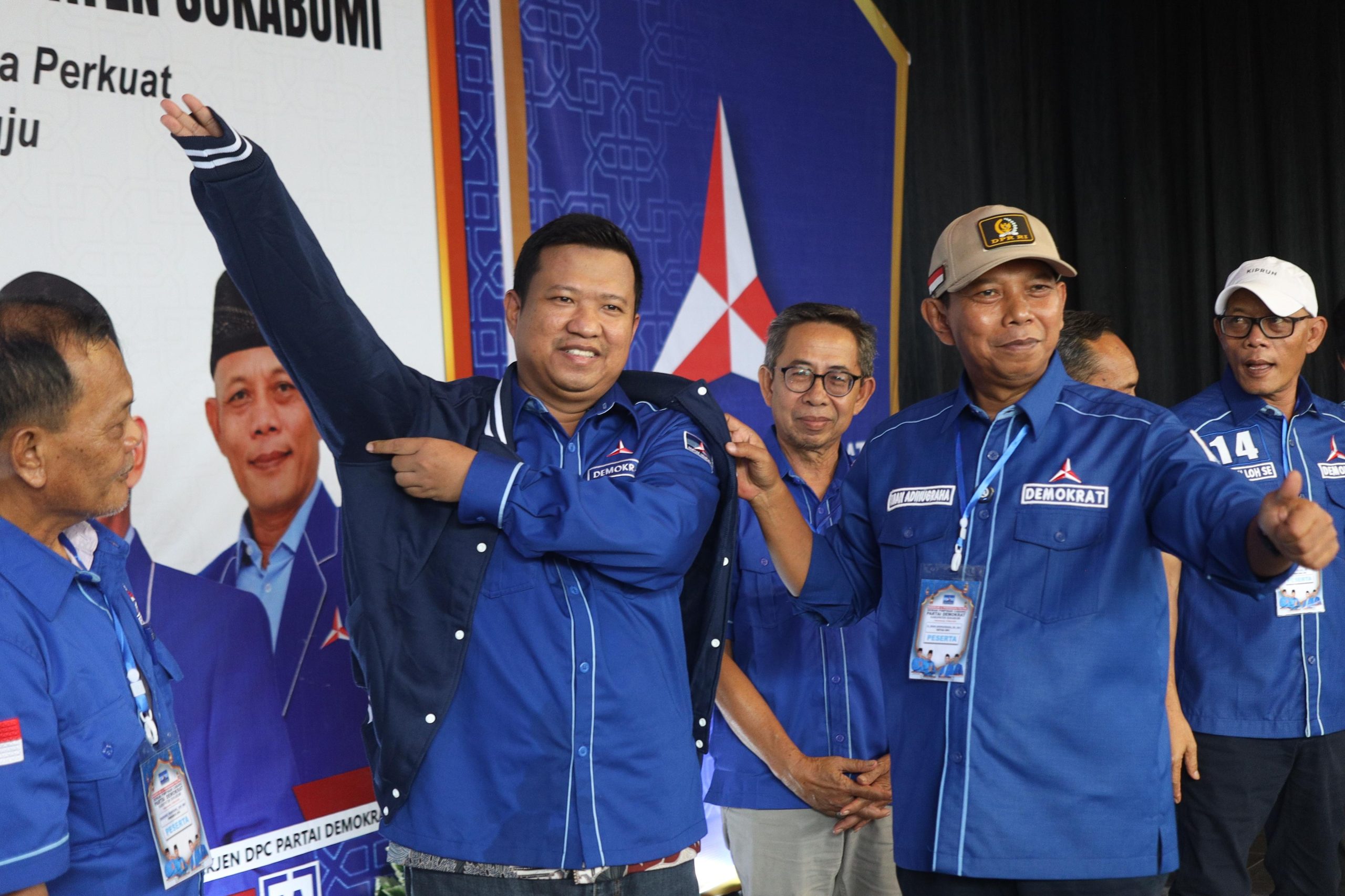 okoh muda Sukabumi, Fikri Abdul Aziz resmi bergabung dengan Partai Demokrat. Ketua DPC Demokrat Kabupaten Sukabumi Iman Adinugraha menyebut Fikri dipersiapkan sebagai kandidat kepala daerah di Pilkada mendatang.