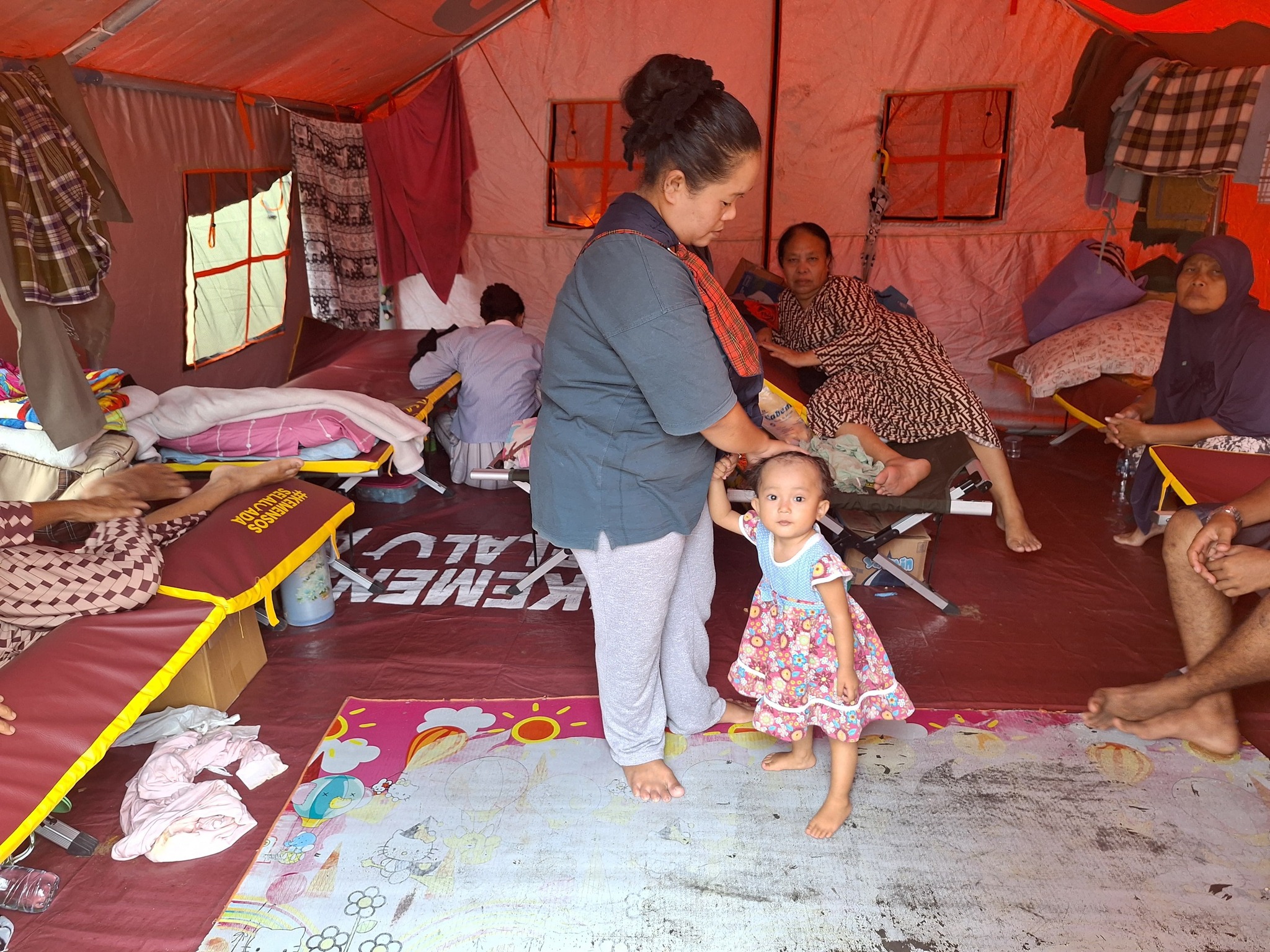 Pemkab Sukabumi menyiapkan bantuan sewa rumah selama enam bulan hingga rencana relokasi bagi korban bencana pergerakan tanah di Kecamatan Bantargadung.