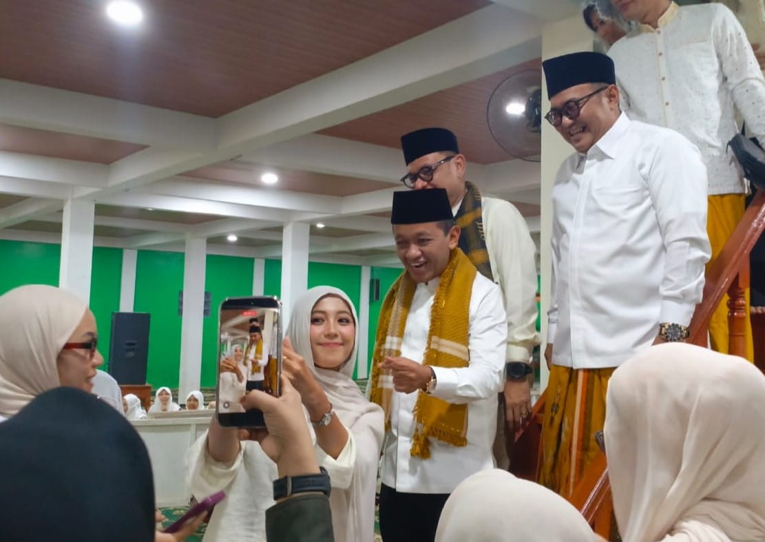 Ketua Umum Partai Golkar Bahlil Lahadalia mendorong agar beasiswa LPDP lebih terbuka bagi lulusan pesantren. Ia menilai distribusi dana pendidikan tersebut perlu lebih proporsional agar santri memiliki kesempatan yang sama melanjutkan studi ke jenjang lebih tinggi.