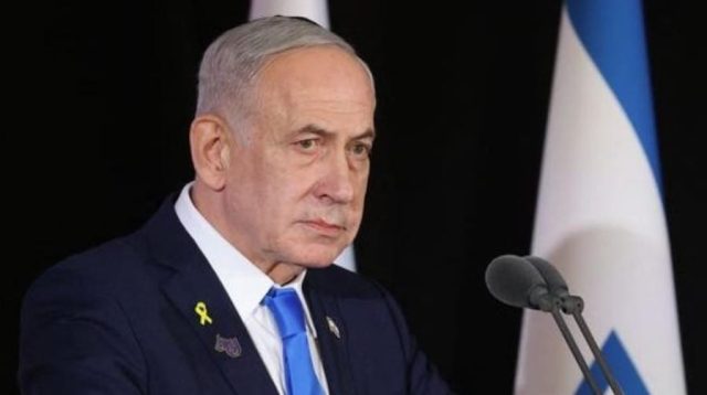 Iran melalui Islamic Revolutionary Guard Corps (IRGC) mengklaim telah meluncurkan rudal balistik Kheybar Shekan yang menghantam kantor Perdana Menteri Israel Benjamin Netanyahu pada Senin (2/3/2026). IRGC menyebut nasib Netanyahu belum diketahui, sementara pihak Israel belum memberikan konfirmasi resmi. Ketegangan Iran–Israel kian memanas di tengah eskalasi konflik kawasan Timur Tengah.
