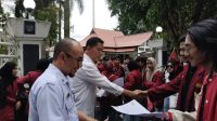 GMNI dan IMM Sukabumi Raya mengevaluasi satu tahun kepemimpinan Bupati Asep Japar dan Wakil Bupati Andreas. Mahasiswa menyoroti kemiskinan, pengangguran, infrastruktur rusak, isu lingkungan, hingga lemahnya pengawasan DPRD Kabupaten Sukabumi.