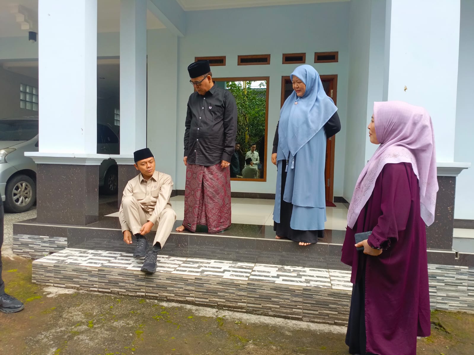 Wakil Menteri Pendidikan Dasar dan Menengah Fajar Riza Ul Haq bernostalgia ke Pondok Pesantren Sunanul Huda Sukabumi, tempat ia pernah mondok selama tiga tahun pada 1992–1995.