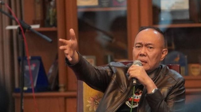 Wali Kota Sukabumi Ayep Zaki mengungkap Pasar Marema menyumbang Rp170 juta PAD meski menuai pro kontra soal penggunaan bahu jalan dan trotoar. Pemkot janji lakukan evaluasi dan penataan. Tag: