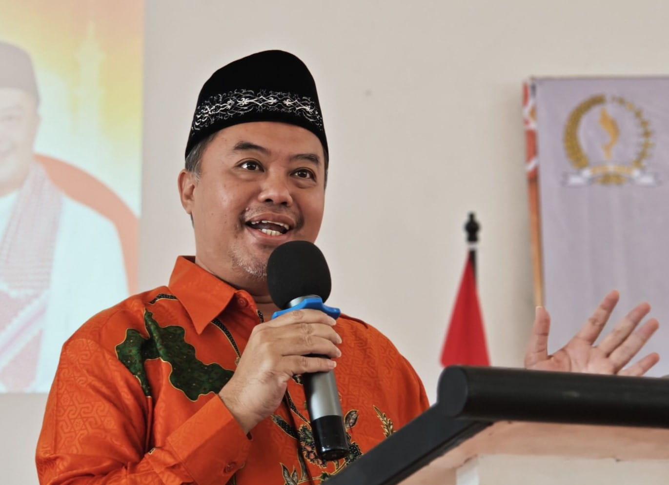 Anggota DPRD Kota Sukabumi, Danny Ramdhani, menyoroti validitas data dan kejelasan kewenangan Otoritas Jasa Keuangan (OJK) dalam rencana permodalan bagi 55 ribu UMKM. DPRD menegaskan pentingnya transparansi, akurasi data, dan pemahaman publik agar program penguatan ekonomi kerakyatan di Kota Sukabumi berjalan tepat sasaran.