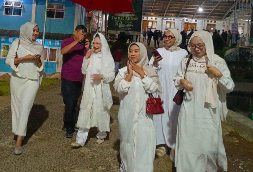 Dewi Asmara menegaskan Partai Golkar siap memperjuangkan agar beasiswa LPDP dapat dinikmati secara proporsional oleh lulusan pesantren saat Safari Ramadan di Ponpes Azzainiyyah Sukabumi.