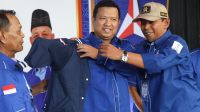 Tokoh muda Sukabumi Fikri Abdul Aziz resmi bergabung dengan Partai Demokrat. Ia menilai ada kesamaan visi dalam membangun politik yang berpihak pada kesejahteraan masyarakat dan penguatan demokrasi.