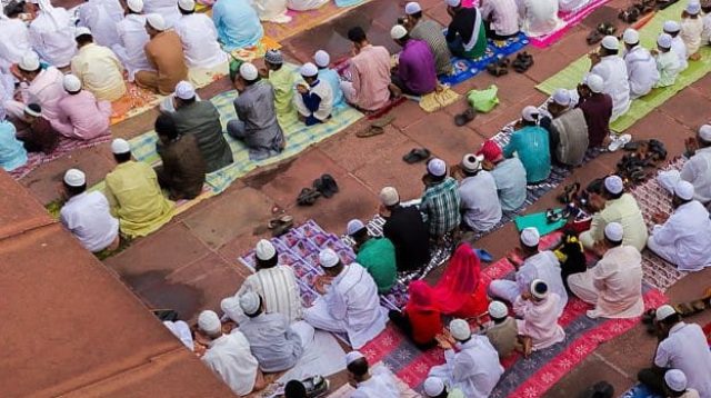Muhammadiyah Kota Sukabumi menggelar Shalat Idulfitri 1447 H di dua lokasi setelah Lapdek tidak digunakan. Simak fakta dan polemik yang pernah terjadi sebelumnya.
