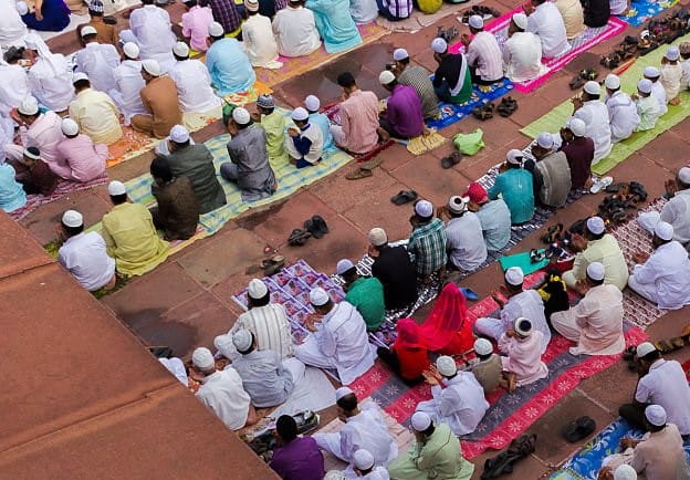 Muhammadiyah Kota Sukabumi menggelar Shalat Idulfitri 1447 H di dua lokasi setelah Lapdek tidak digunakan. Simak fakta dan polemik yang pernah terjadi sebelumnya.