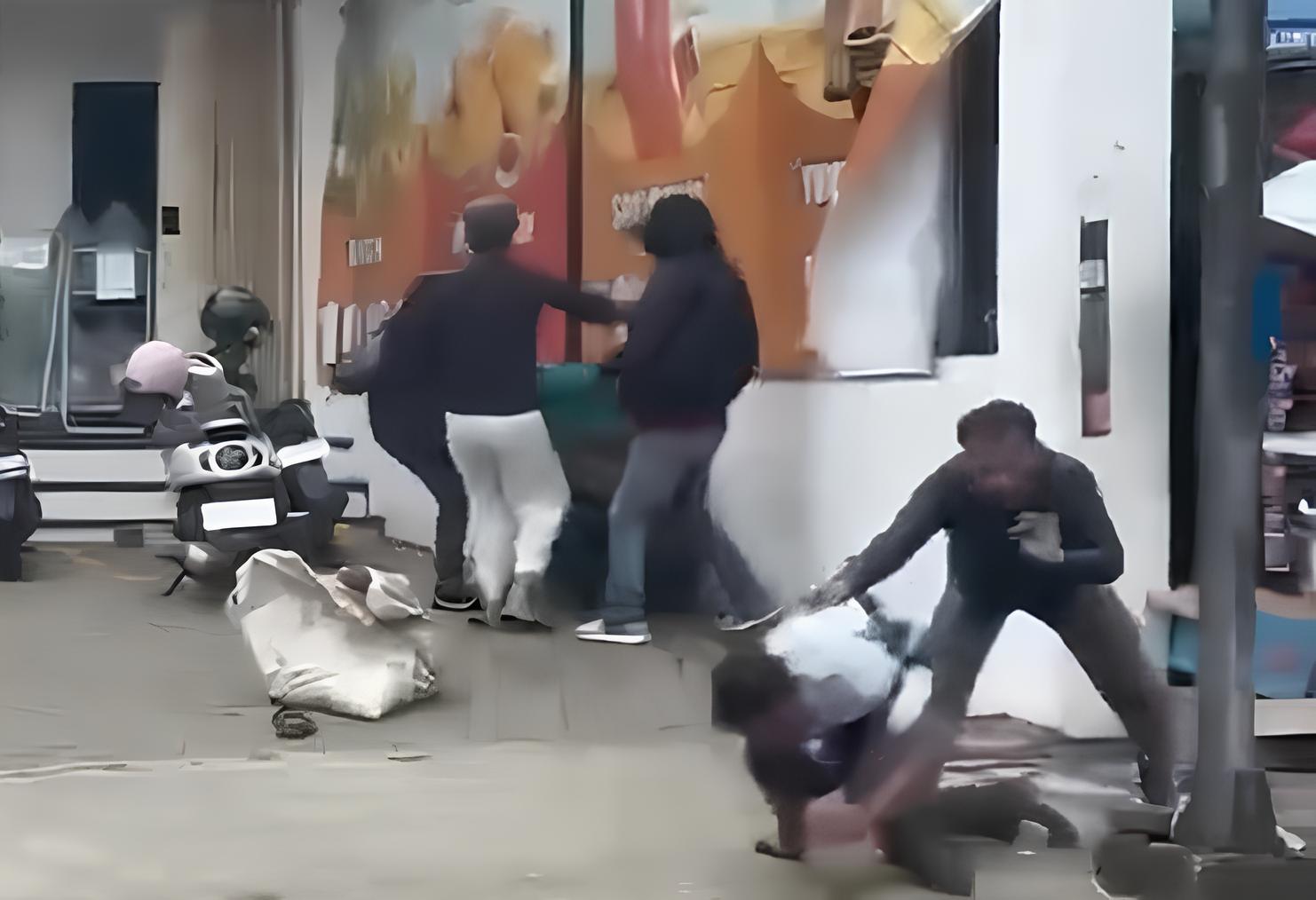 Bentrokan berdarah yang diduga dipicu sengketa pengelolaan lahan parkir terjadi di Jalan R.E. Martadinata, Kecamatan Cikole, Kota Sukabumi, pada Senin (9/3/2026). Peristiwa tersebut sempat terekam warga yang melintas dan videonya beredar di media sosial.