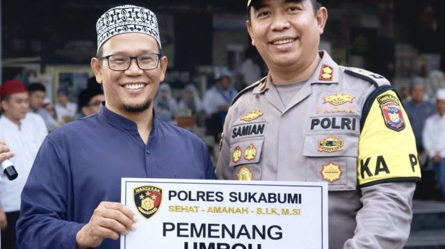 Marbot sekaligus imam harian Masjid Agung Palabuhanratu, Hamzah Fansuri, menerima hadiah umroh gratis dalam kegiatan Muhibah Ramadhan. Ia menyampaikan rasa syukur dan terima kasih kepada Bupati Sukabumi dan Kapolres Sukabumi atas perhatian yang diberikan.