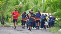 Sebanyak 100 Aparatur Sipil Negara (ASN) dari berbagai perangkat daerah di lingkungan Pemerintah Kabupaten Sukabumi mengikuti kegiatan lari santai (fun run) sejauh 5 kilometer dalam rangka program Road to ASN Run 2026, di kawasan Palabuhanratu, Sabtu (30/5/2026).